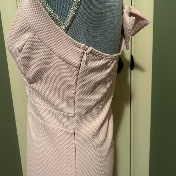 Pink bodycon dress with crisscross - Picture 6 of 7